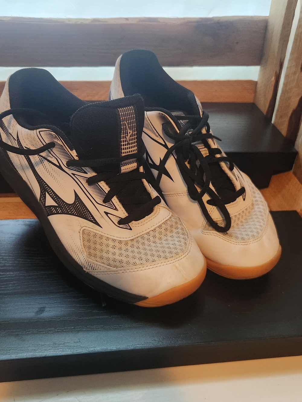 Mizuno Women's  Indoor Athletic Volleyball Shoes w/ Gum Sole Sz 9.5